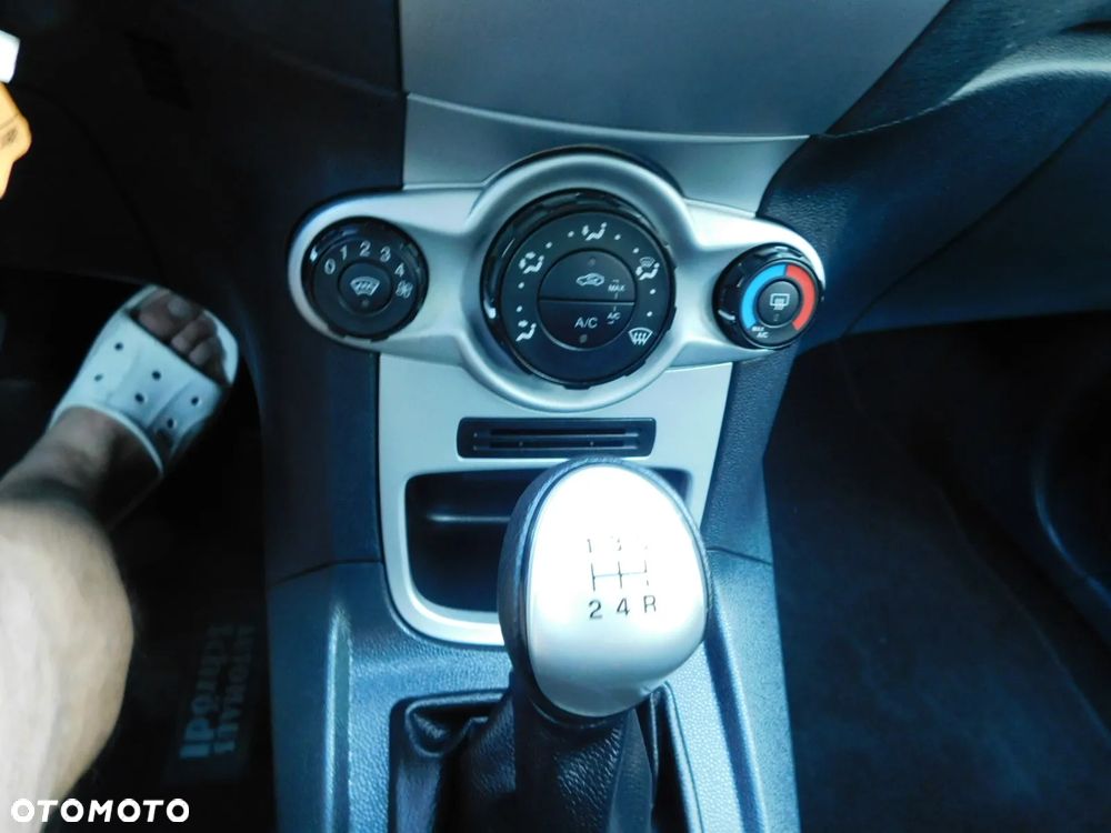 Ford Fiesta 1.25 Champions Edition - 18
