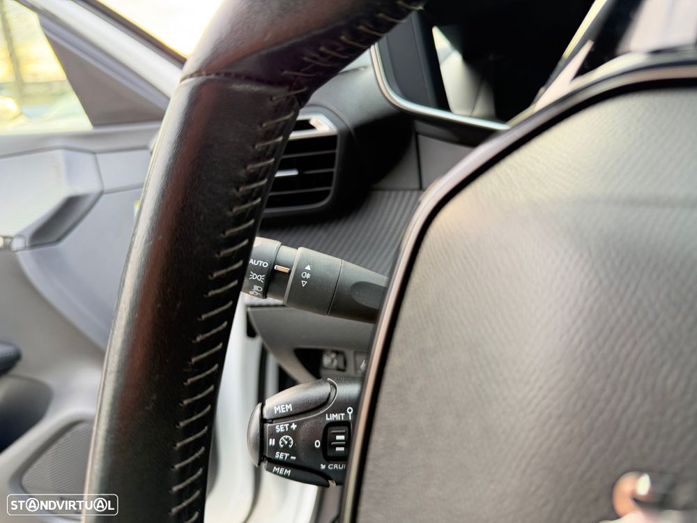 Peugeot 208 1.2 PureTech Allure Pack - 24