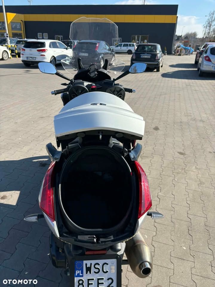 Peugeot Metropolis - 8