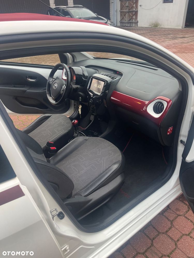 Toyota Aygo x-clusiv - 13