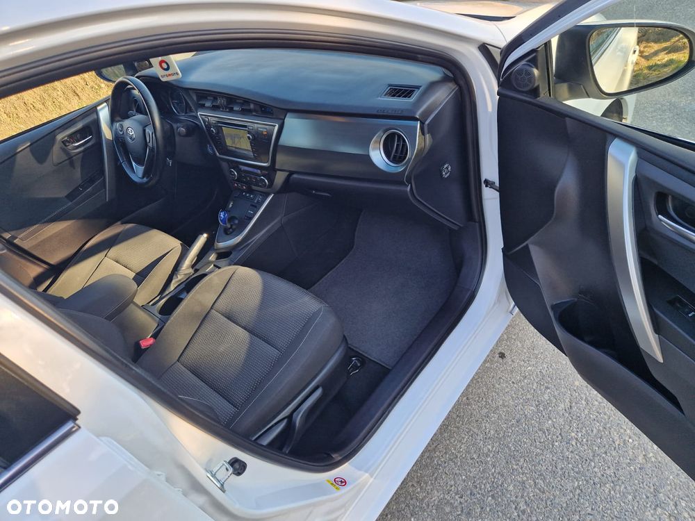 Toyota Auris - 13
