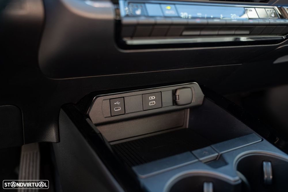 Toyota Prius 2.0 Plug-in Luxury - 26