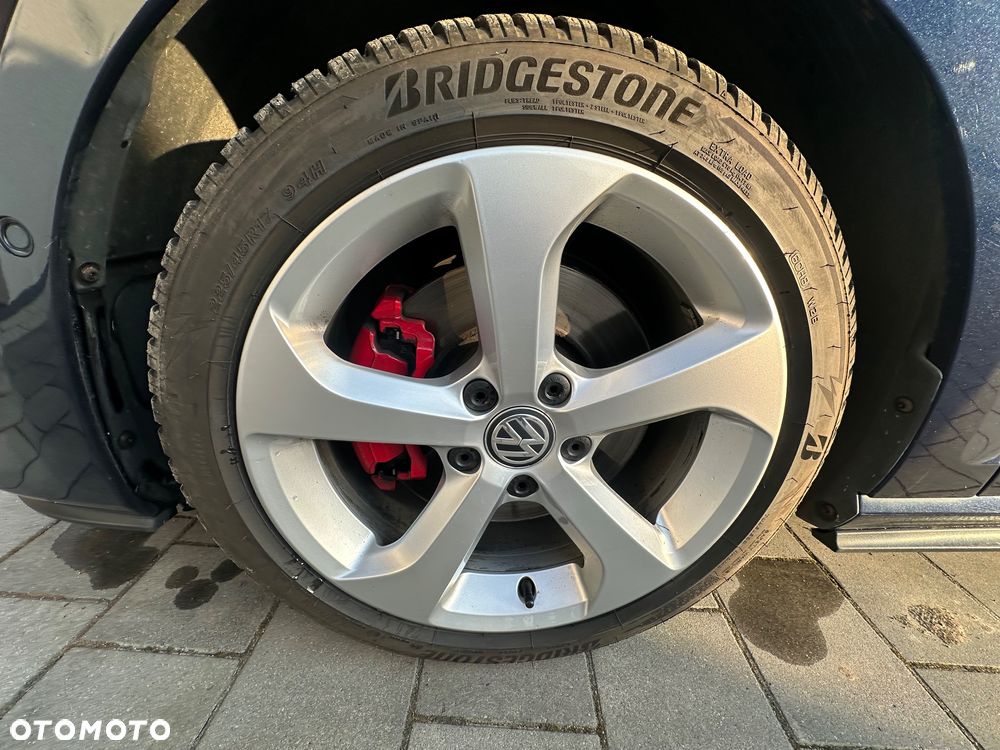 Volkswagen Golf - 5