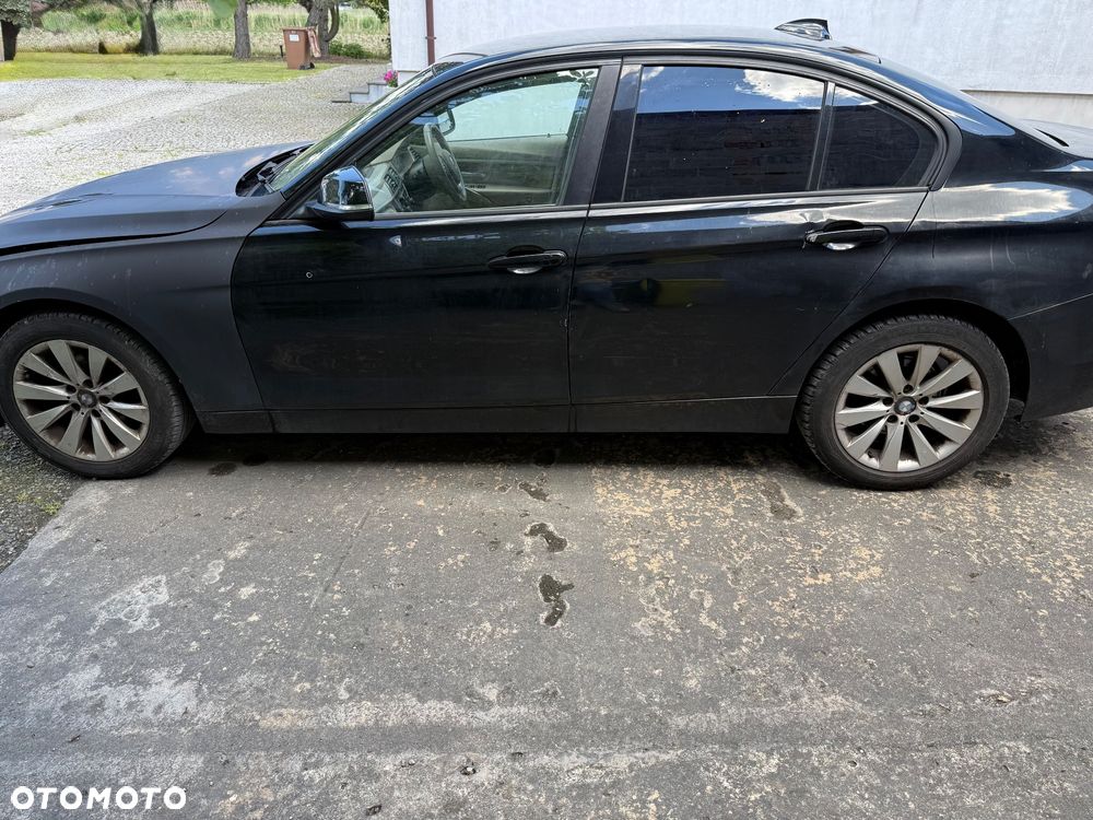 BMW Seria 3 320i - 7