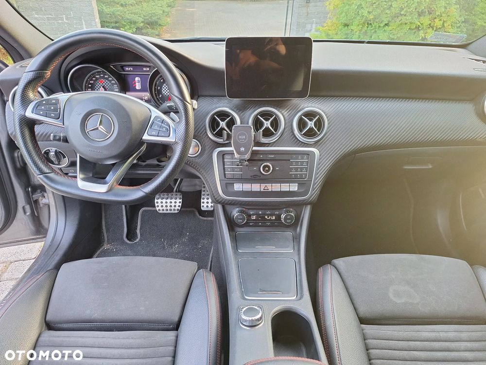 Mercedes-Benz Klasa A 220 4-Matic AMG Line - 10