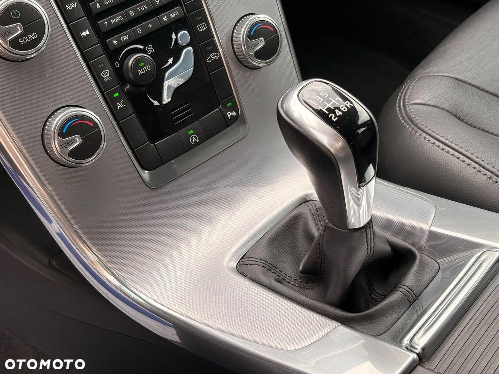 Volvo V60 D3 Momentum Core - 17