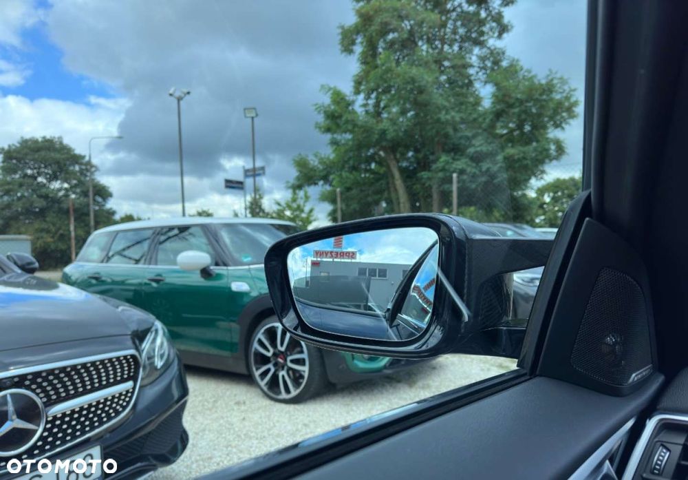 BMW i4 - 22