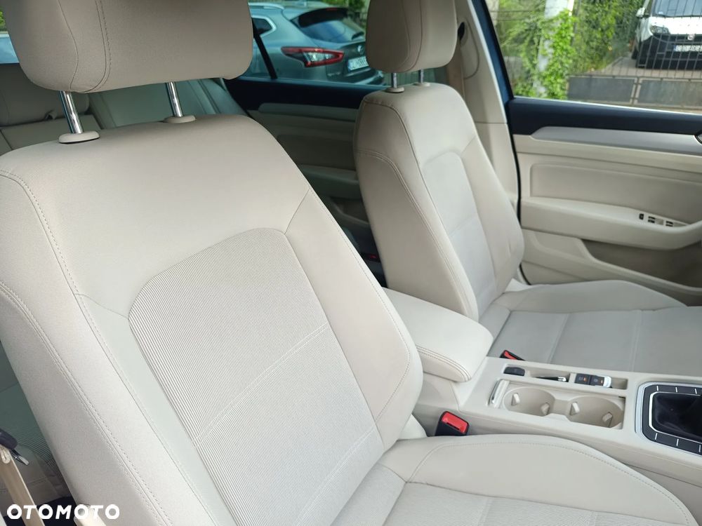 Volkswagen Passat Variant 2.0 TDI BMT Comfortline - 25
