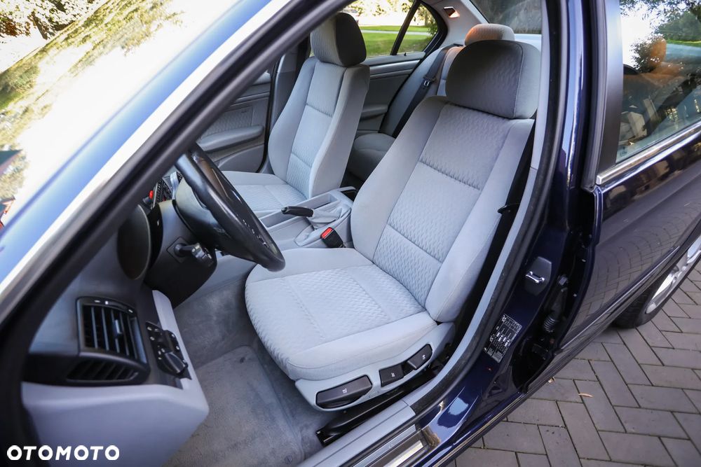 BMW Seria 3 323i - 17