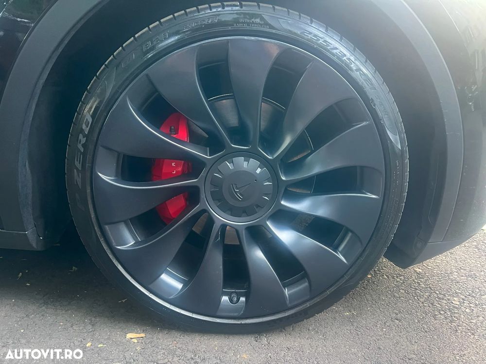 Tesla Model Y AWD Performance - 9