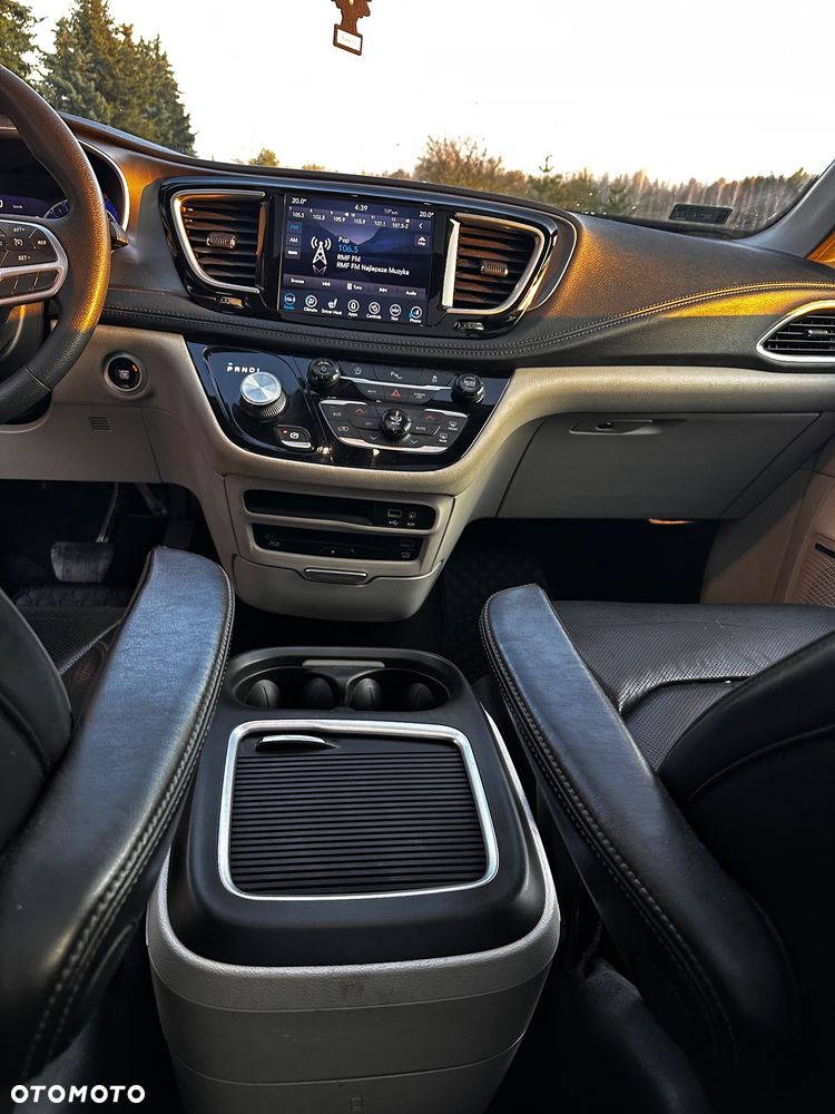 Chrysler Pacifica - 18