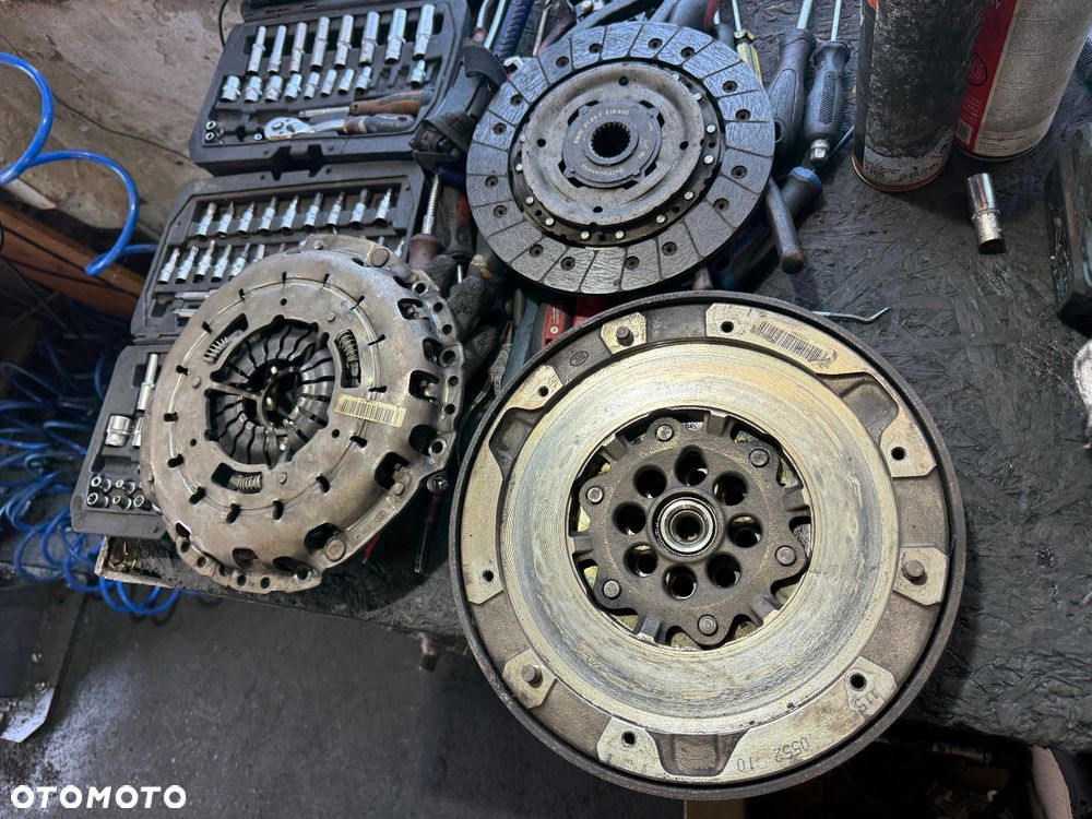 Sprzęgło Dwumas tarcza 118d e87 N47D20c komplet Ładny zestaw
