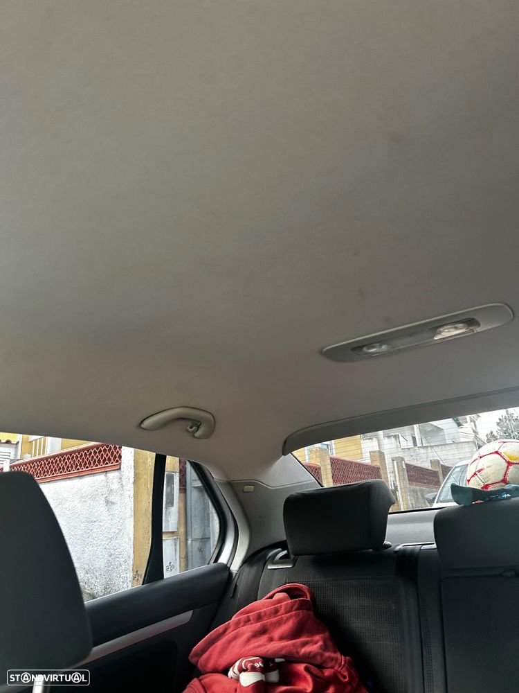 VW Jetta 1.9 TDi Confortline - 9