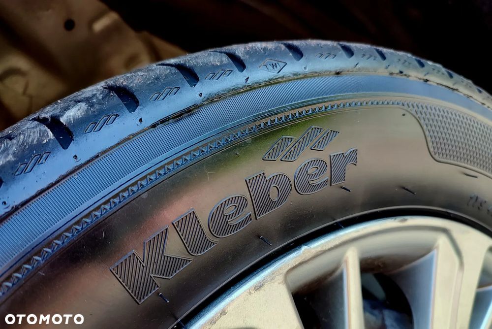 Toyota Yaris 1.0 Premium - 35