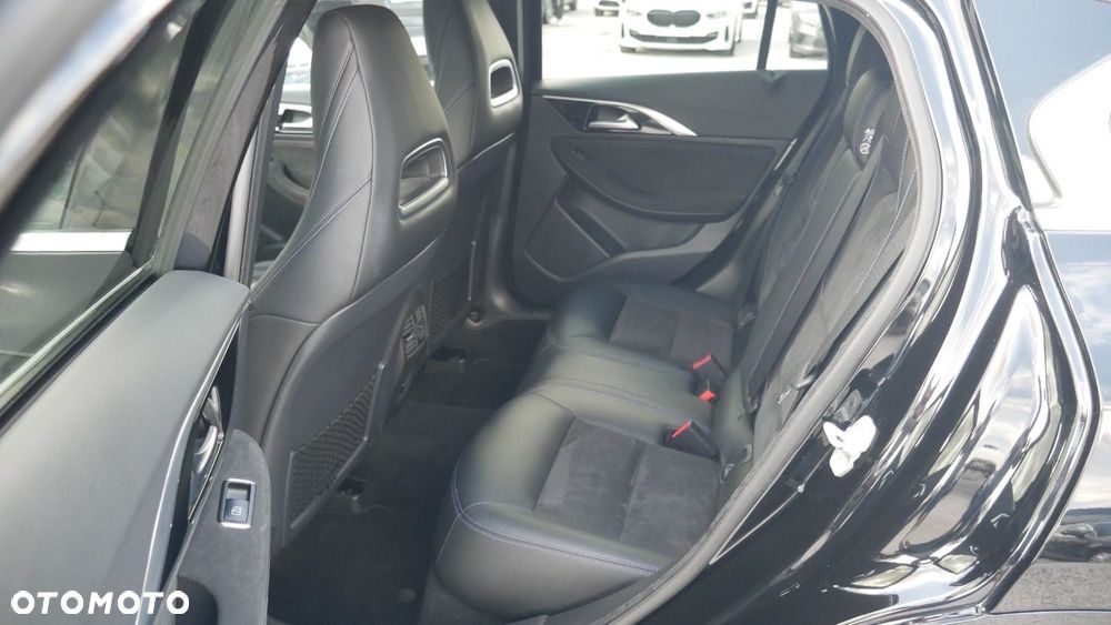 Infiniti Q30 - 16