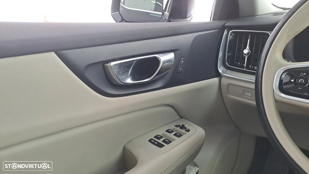 Volvo V60 2.0 B4 Momentum Plus Geartronic - 20