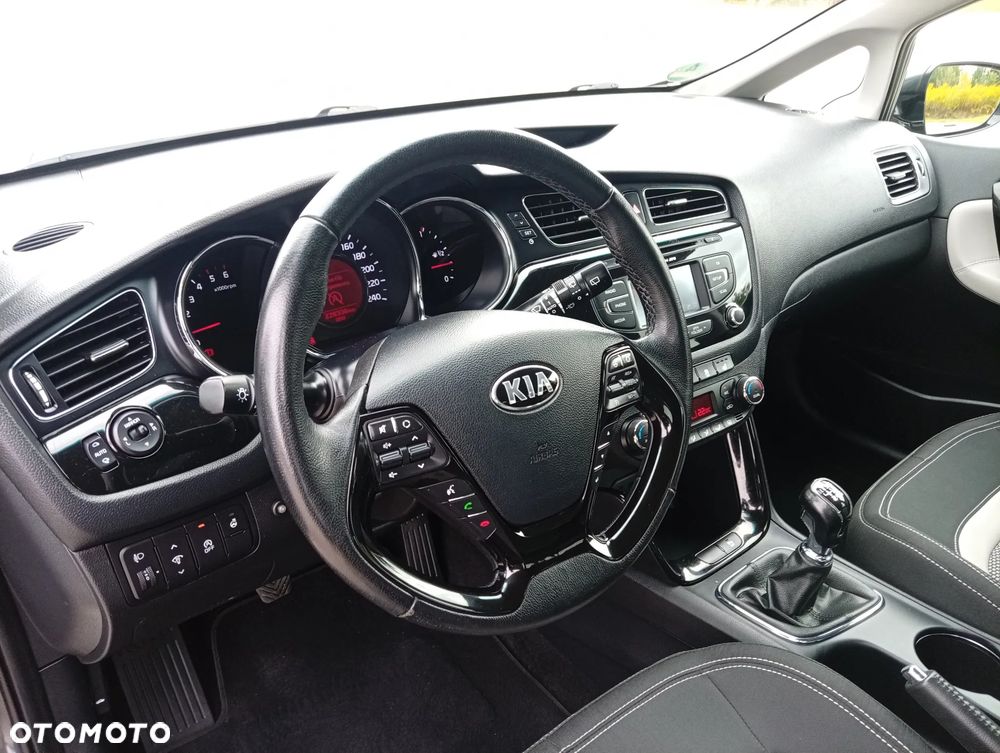 Kia Ceed 1.6 CRDi 128 Platinum Edition - 26