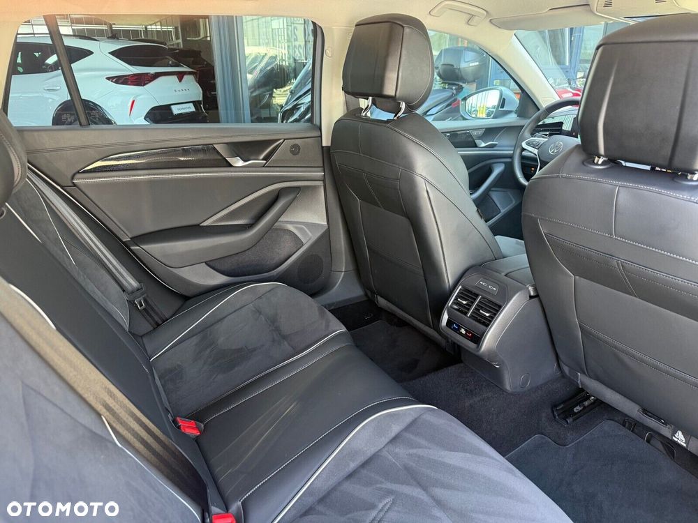 Volkswagen Passat - 15