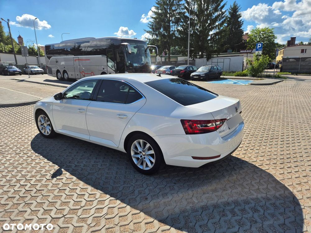 Skoda Superb 2.0 TDI Ambition DSG7 - 3