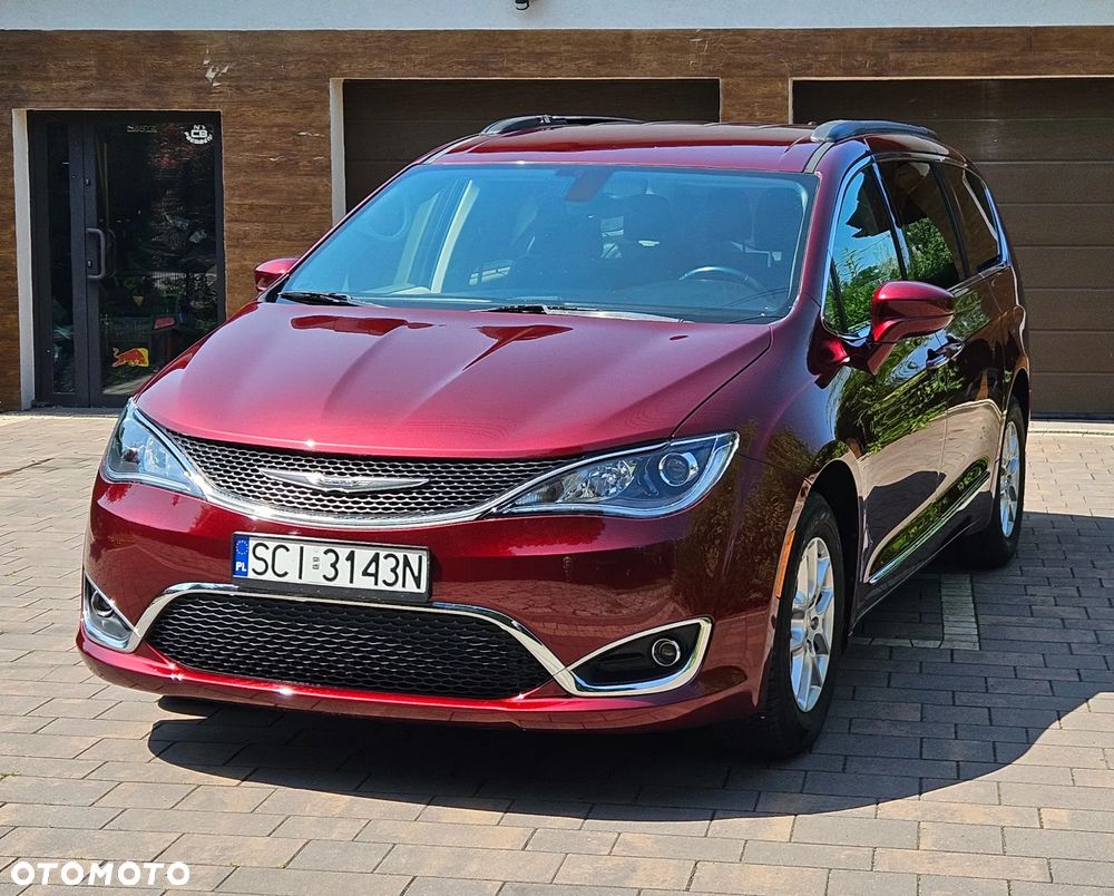 Chrysler Pacifica - 2