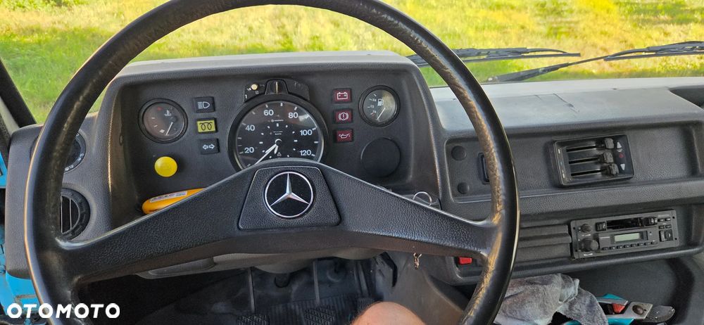 Mercedes-Benz 208d - 8