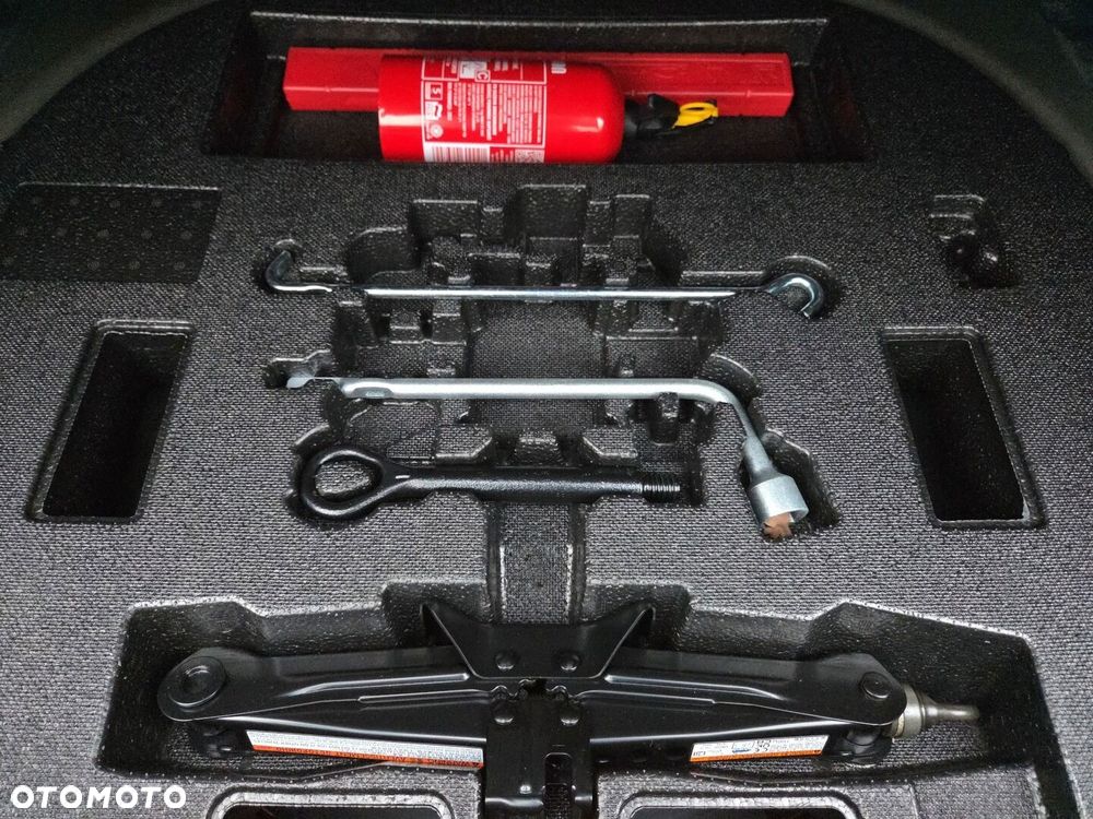 Toyota Camry 2.5 Hybrid Executive CVT - 28