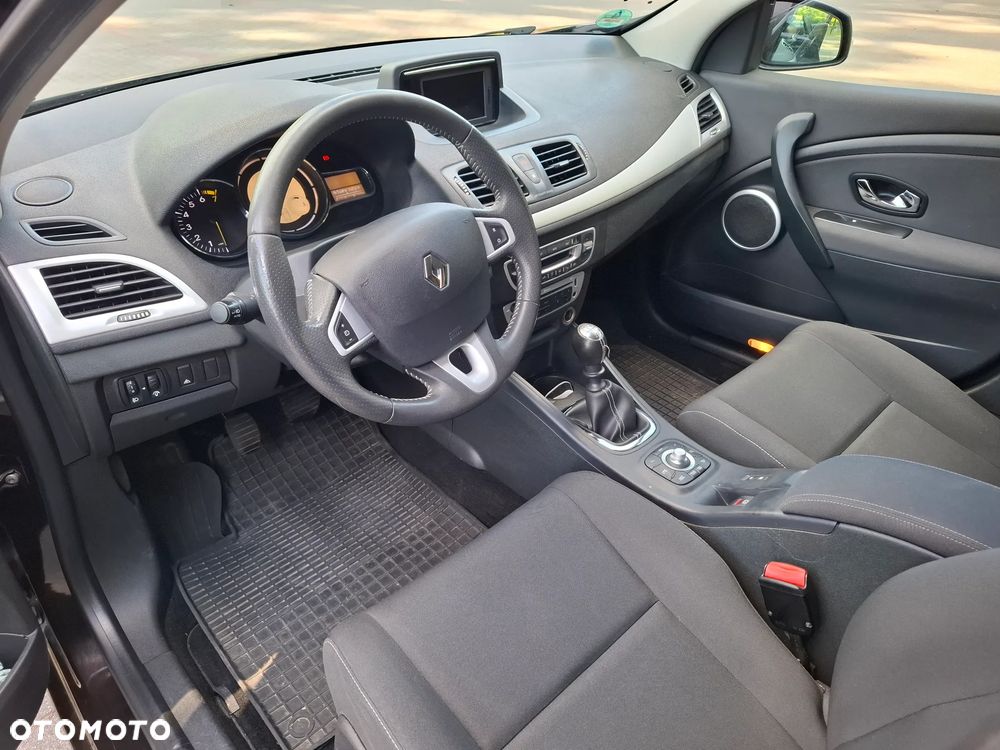 Renault Megane TCe 130 Paris - 17