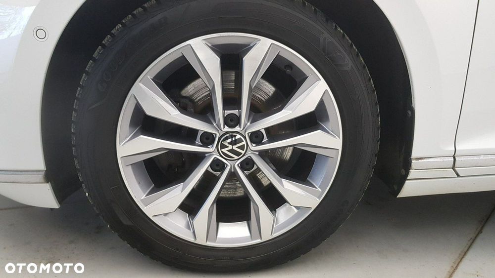 Volkswagen Passat - 9