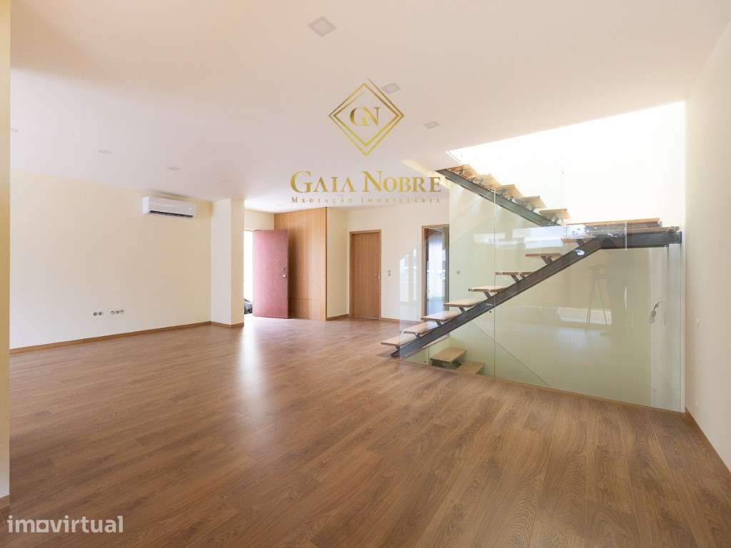 Moradia T4 + office em Pedroso - Grande imagem: 2/29