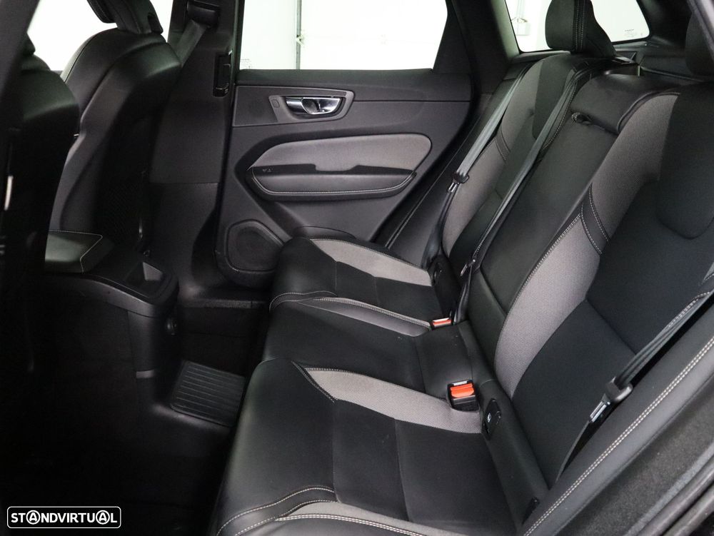 Volvo XC 60 2.0 T6 PHEV Black Edition AWD - 9