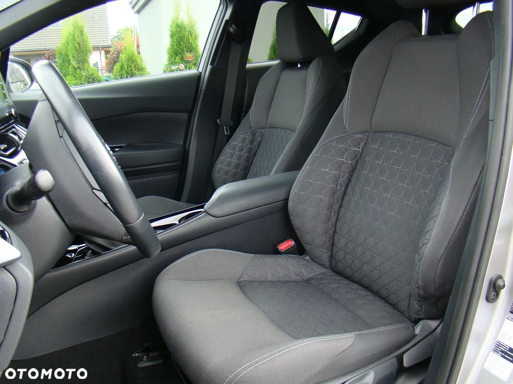 Toyota C-HR 1.8 Hybrid Team Deutschland - 24