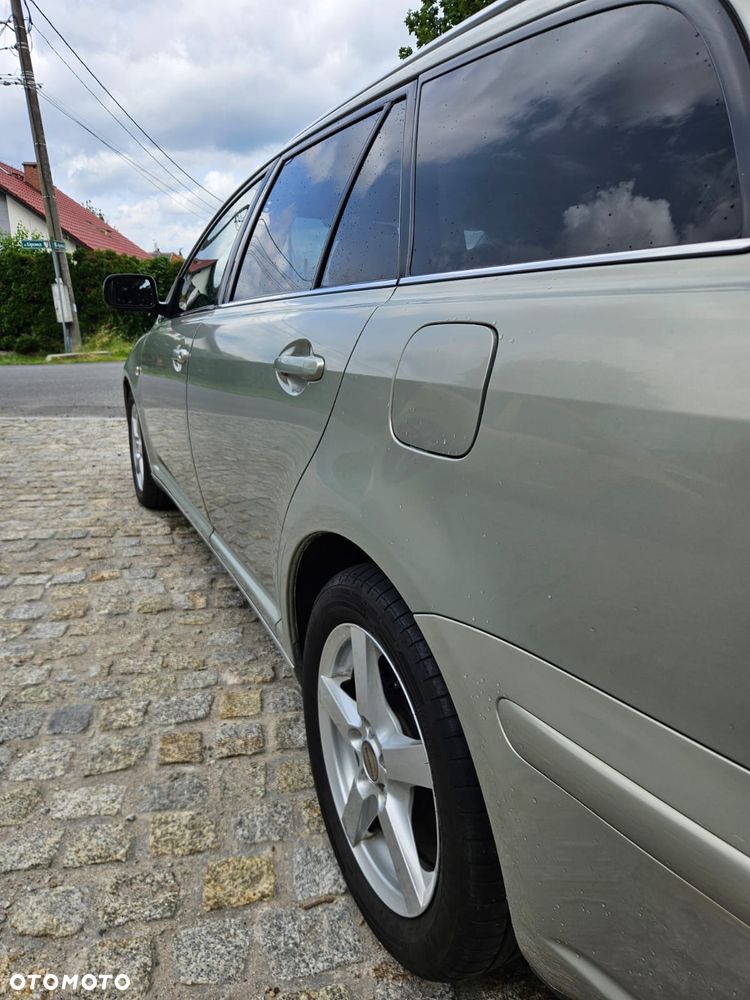 Toyota Avensis 1.8 VVT-i Sol - 9