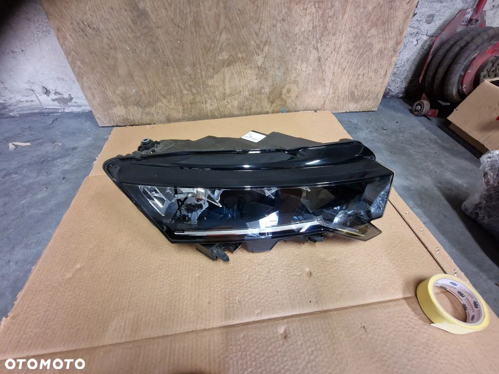 Reflektor prawy  przód  skoda  octavia  IV  lift  5E4. 941.010 - 1