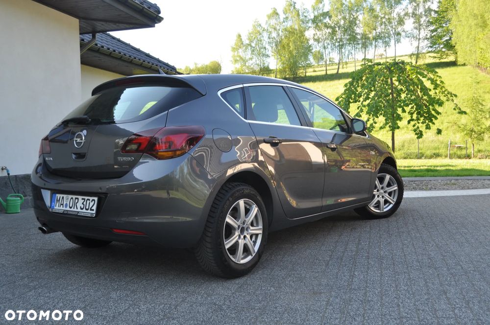 Opel Astra 1.4 Turbo Cosmo - 11