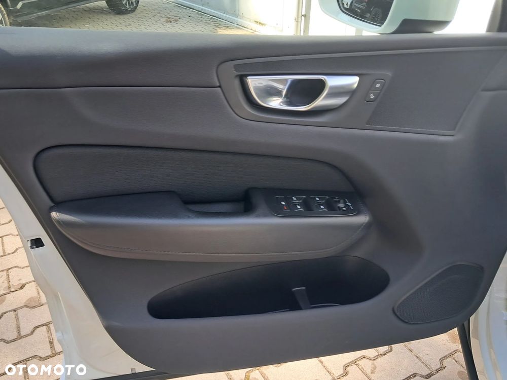 Volvo XC 60 B4 B Momentum - 15