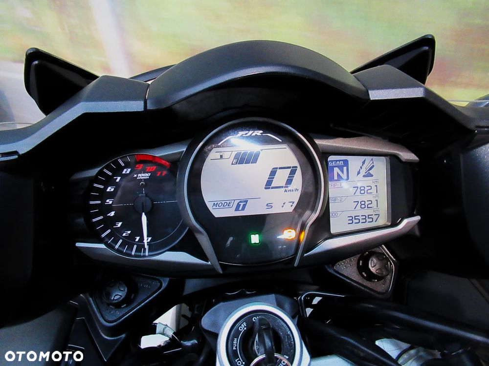 Yamaha FJR - 8