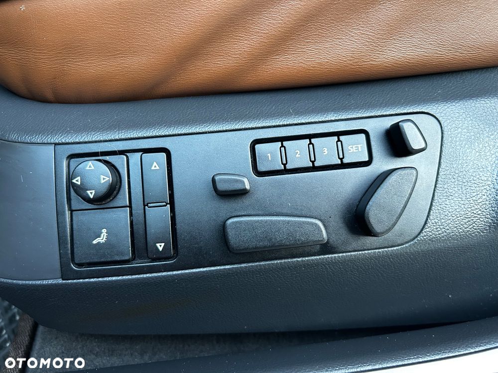 Volkswagen Phaeton 4.2 V8 4MOTION Automatik (5 Sitzer) Edition 6 - 13