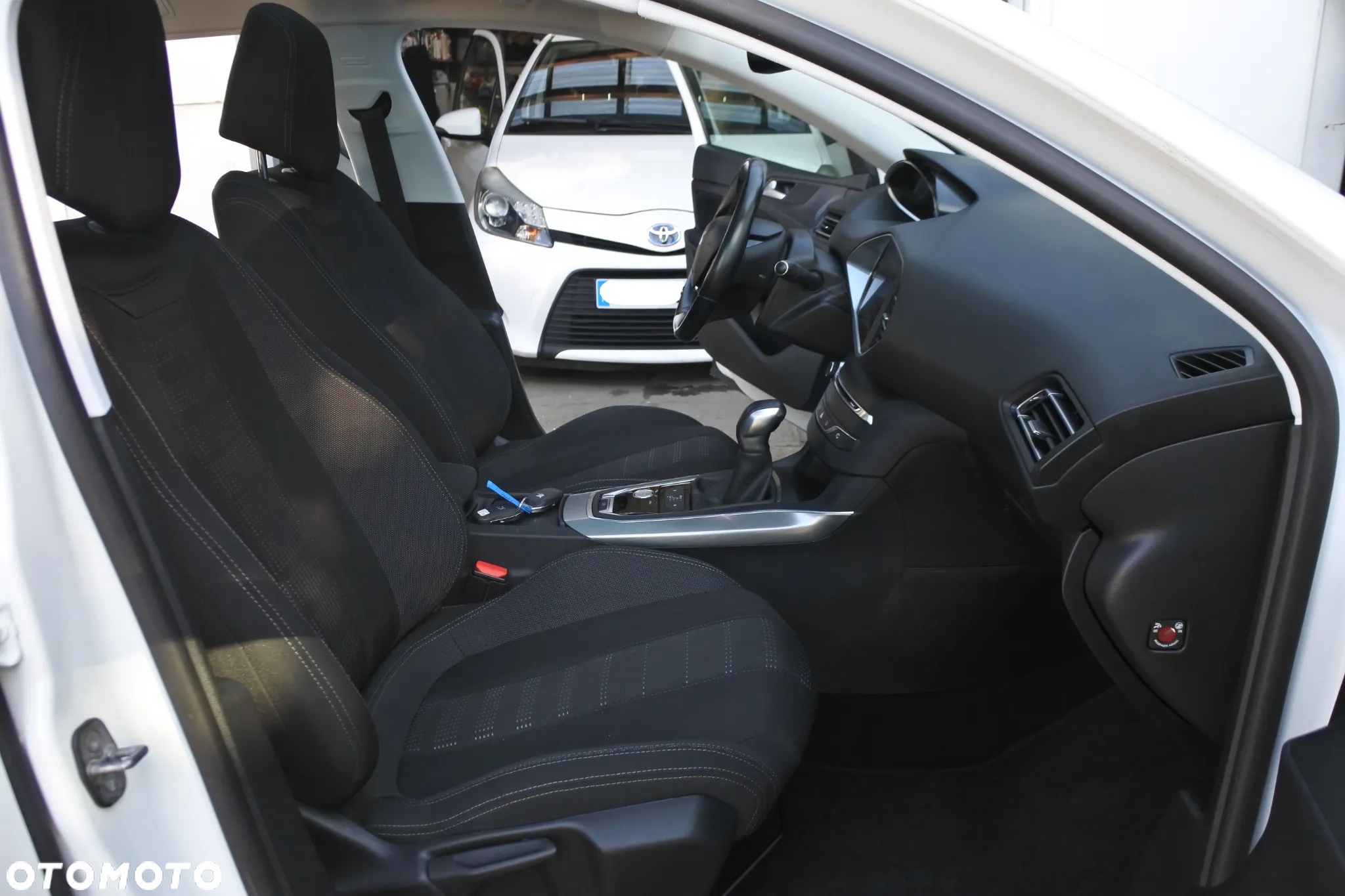 Peugeot 308 PureTech 130 EAT8 Allure - 6
