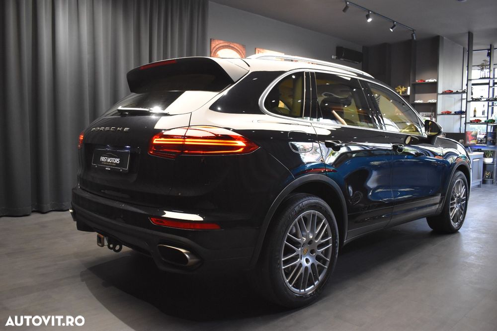 Porsche Cayenne 3.0 L - 7