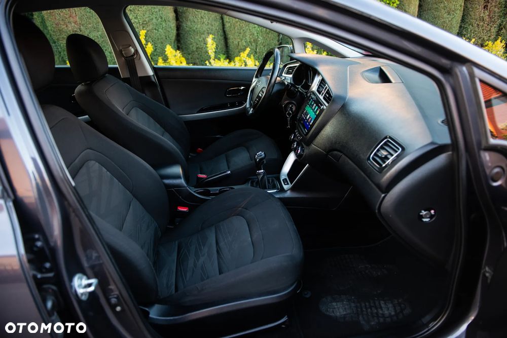 Kia Ceed - 36