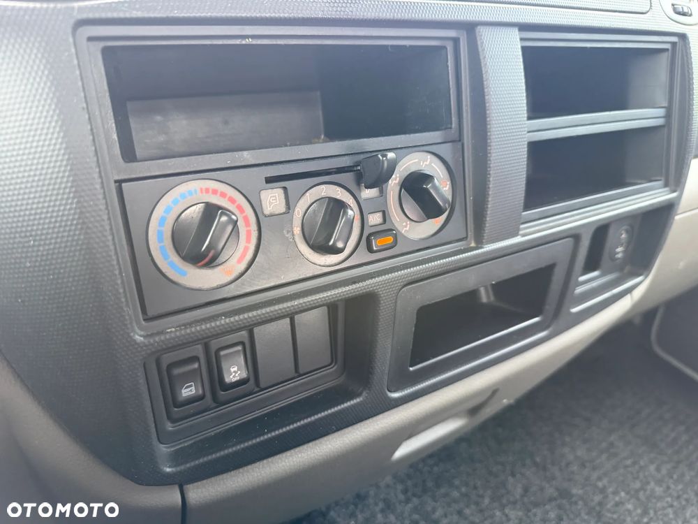 Nissan NT 400  Cabstar - 14