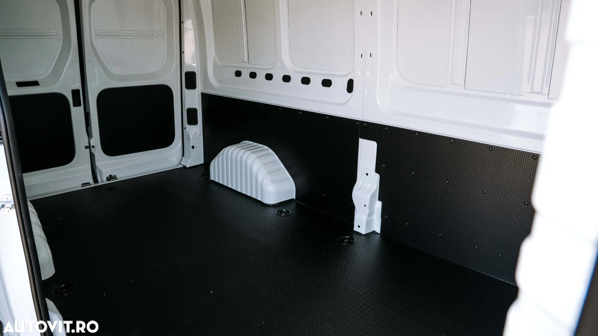 Maxus DELIVER 9 - 12