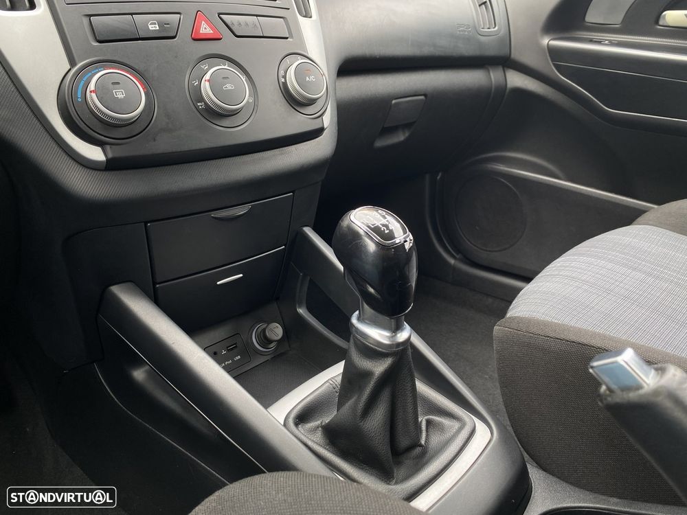 Kia Ceed SW 1.6 CRDi LX ISG - 20