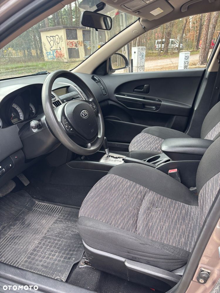 Kia Ceed - 14
