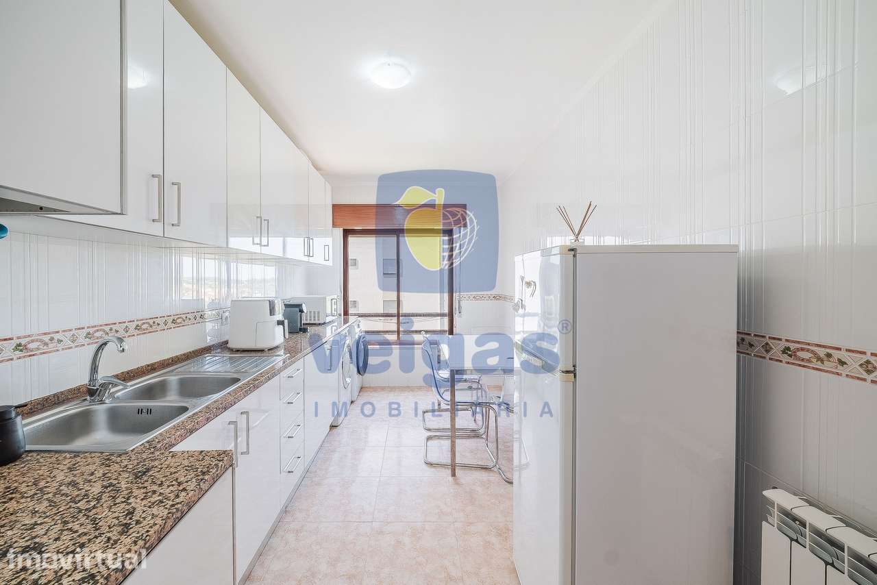 Apartamento T2 como novo, equipado e mobilado em Fitares - Grande imagem: 2/45