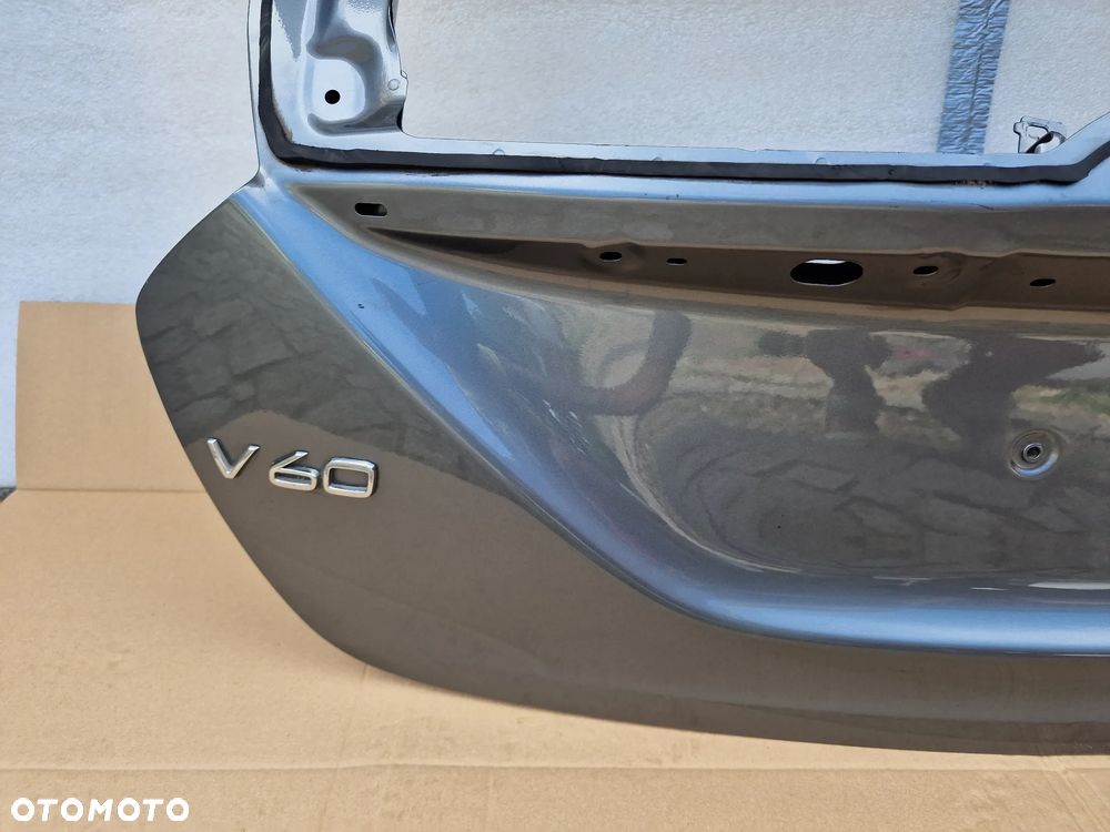 VOLVO V60 I 10-18 KLAPA TYLNA TYLNIA TYŁ KOLOR GRAFITOWY METALIK / SZARY , NR AUKCJI KL3 - 8