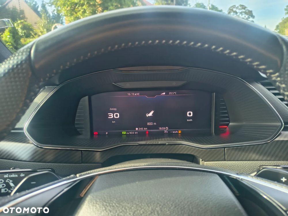 Skoda Superb 2.0 TDI DSG Sportline - 30