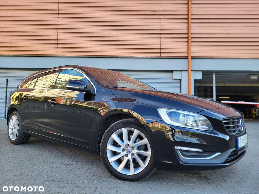 Volvo V60 D4 Momentum - 1