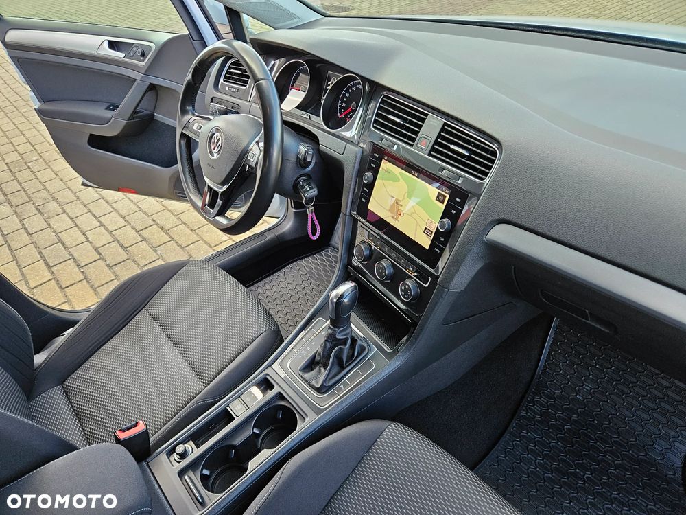 Volkswagen Golf - 34