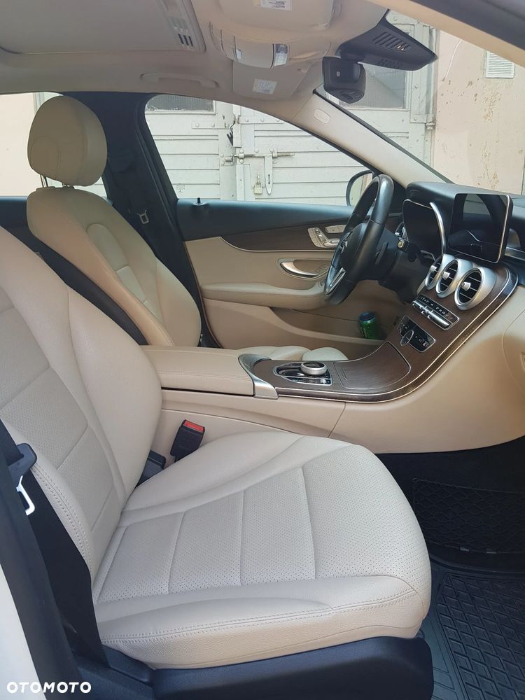 Mercedes-Benz Klasa C 300 4Matic 9G-TRONIC Exclusive - 18